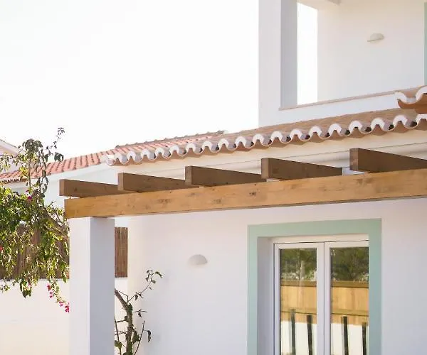 Birds Of Paradise - Boutique Surf Lodge