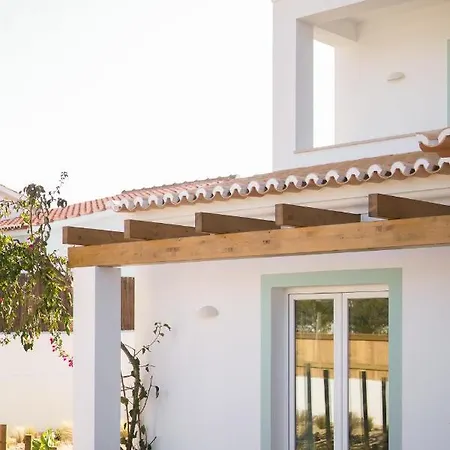 Birds Of Paradise - Boutique Surf Lodge