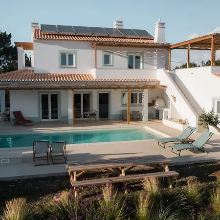 Birds Of Paradise - Boutique Surf Lodge