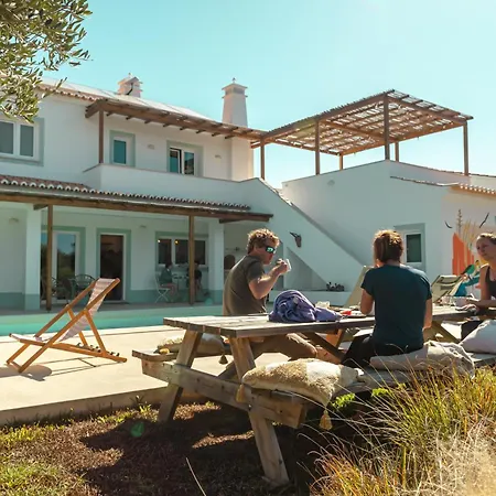 Birds Of Paradise - Boutique Surf Lodge